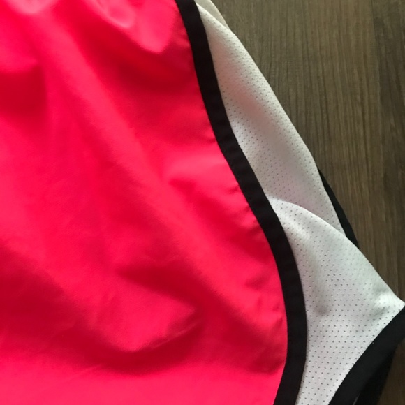 NIKE PINK SHORTS - Picture 4 of 4